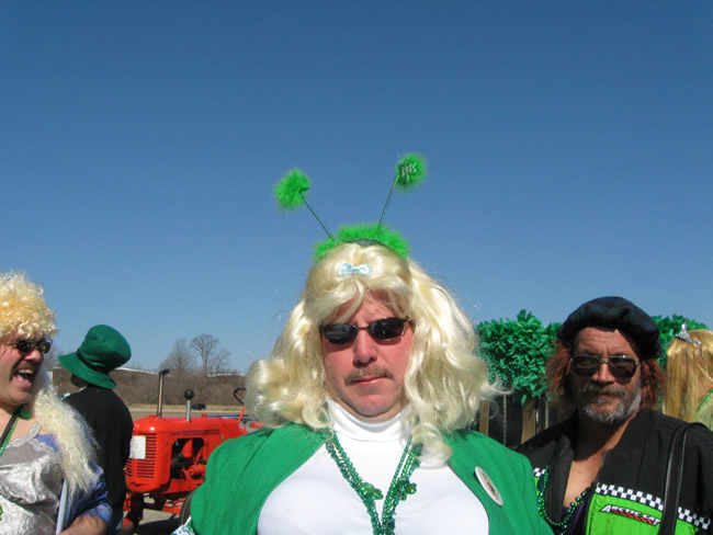 /pictures/ST Pats Float 2009 - No snow our guys keep draging/IMG_1336.jpg